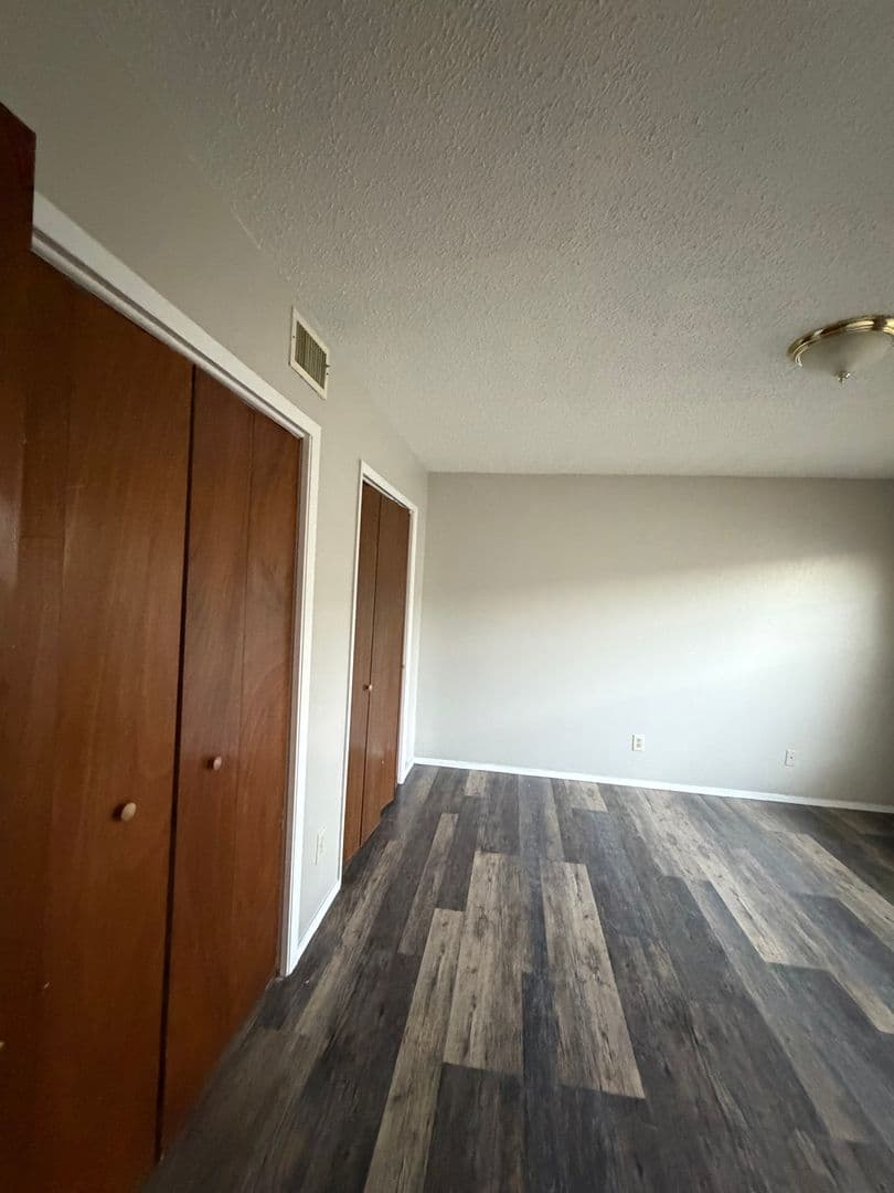 Hobbs Apartment: 616-716 Calle Sur