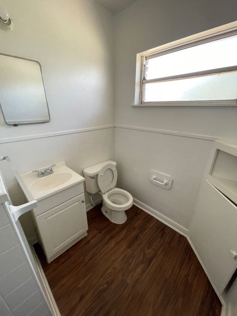 Hobbs Apartment: 700 E Park