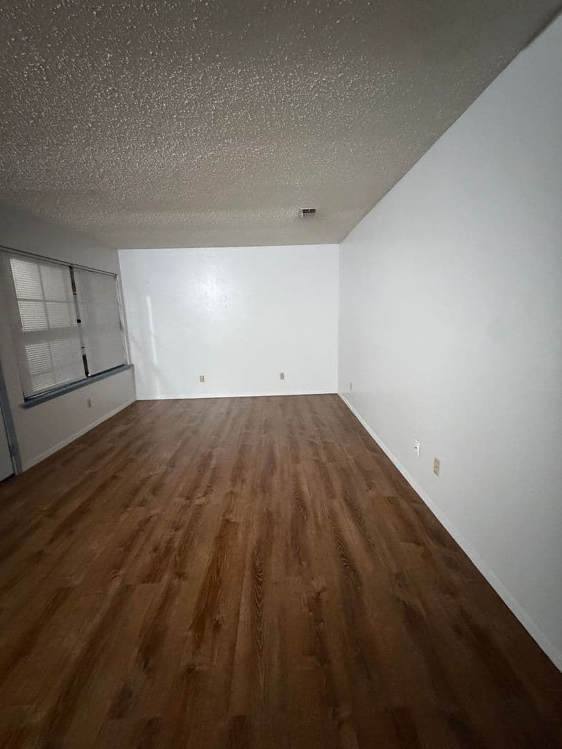 Hobbs Apartment: 616-716 Calle Sur