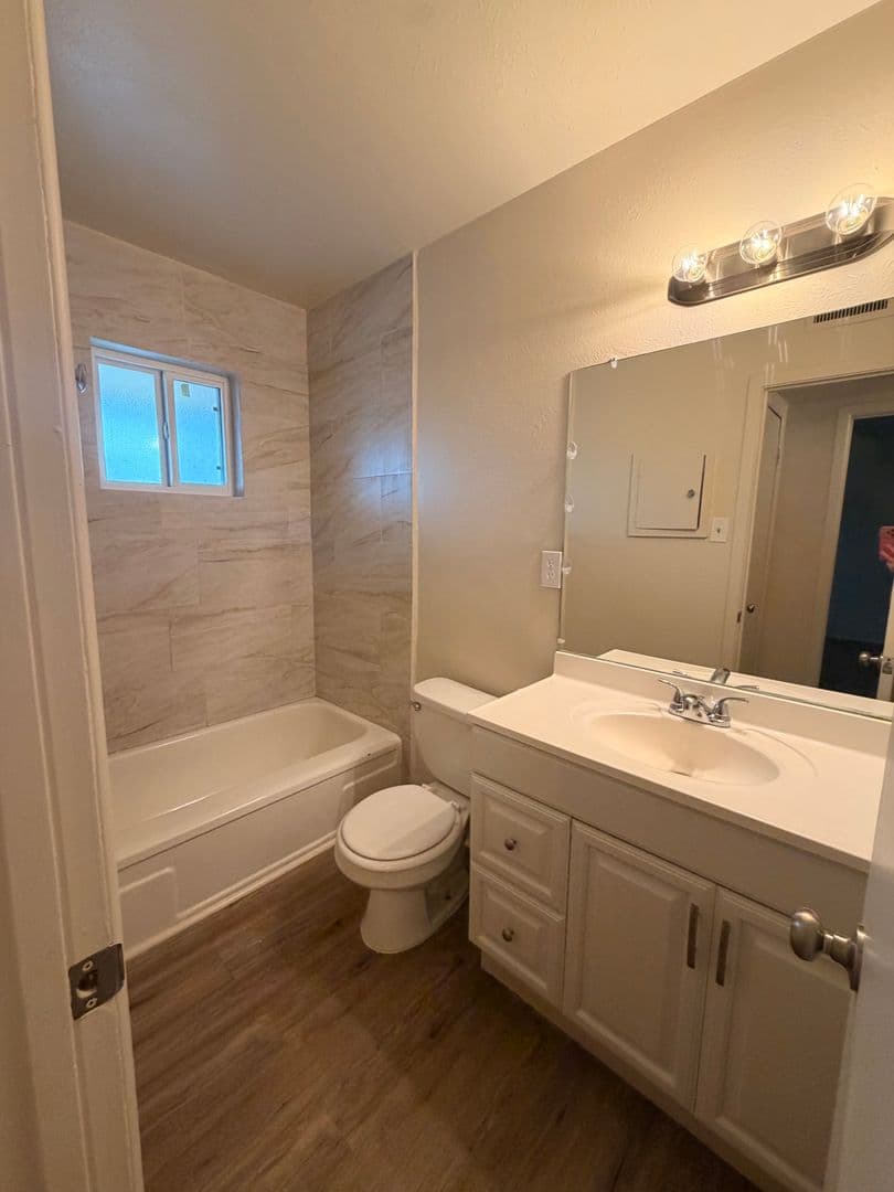 Hobbs Apartment: 2021 N. Jefferson