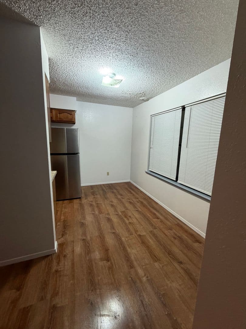 Hobbs Apartment: 616-716 Calle Sur