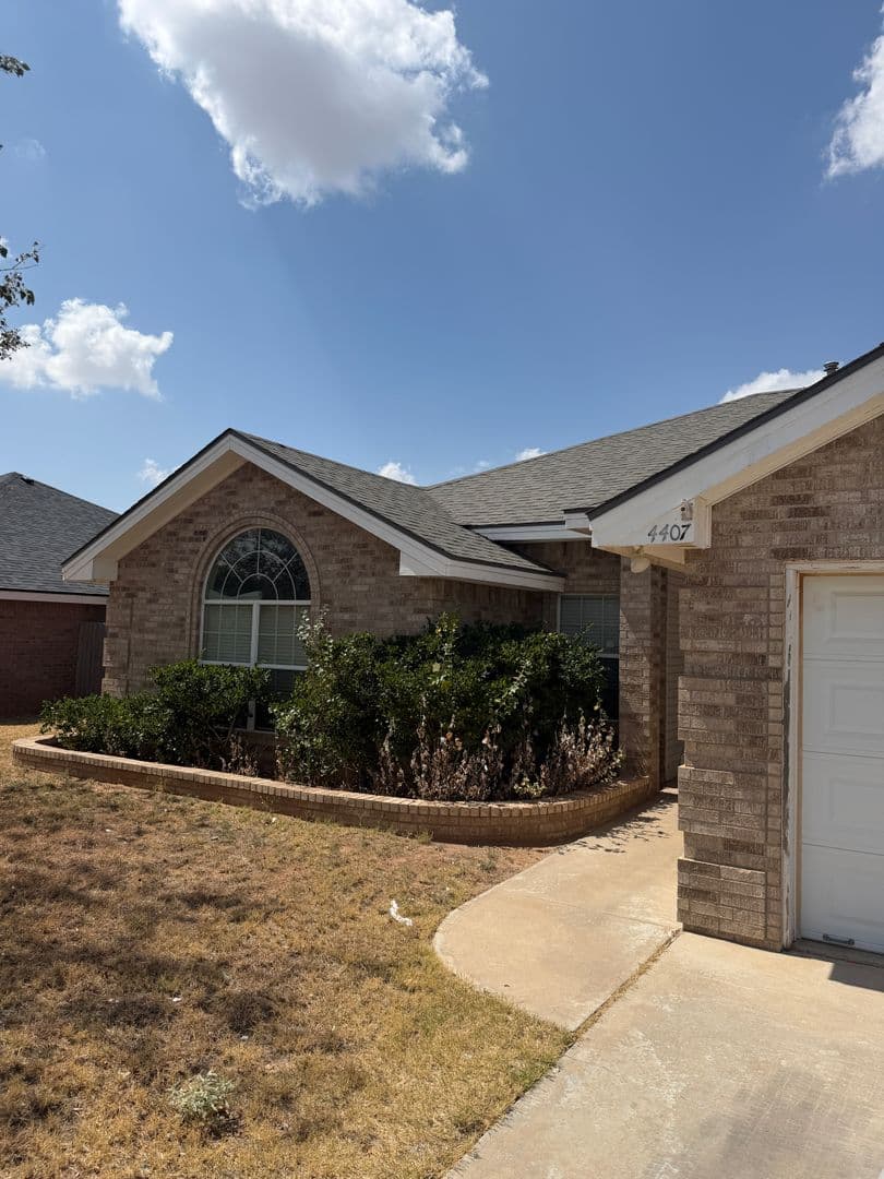Midland House: 4407 Trevino st