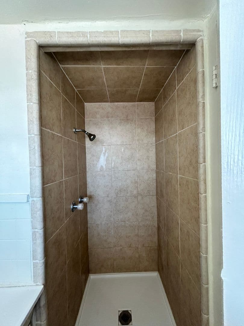 Hobbs Apartment: 700 E Park