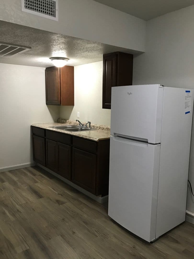 HOBBS Apartment: 312-318 E ST. ANNE PL