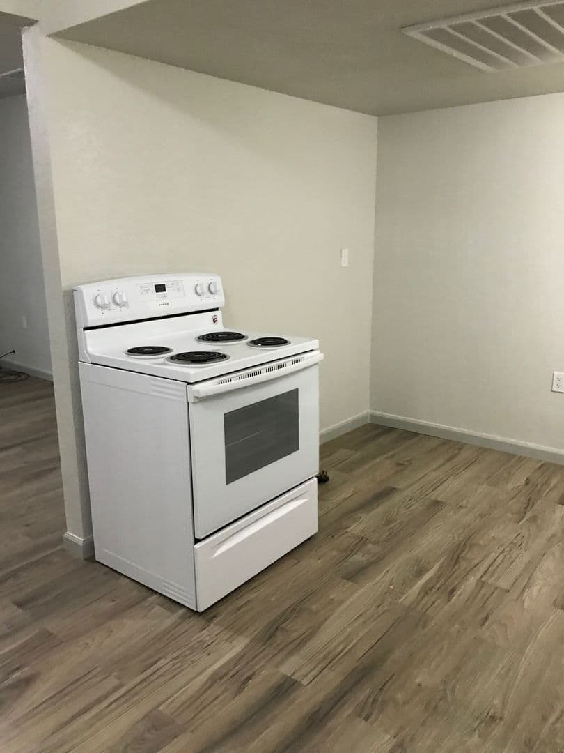 HOBBS Apartment: 312-318 E ST. ANNE PL