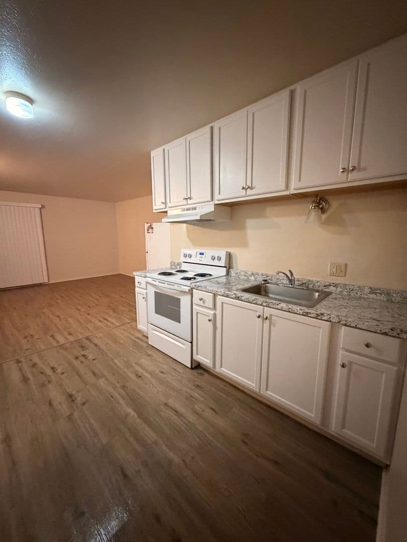 Hobbs Apartment: 2021 N. Jefferson