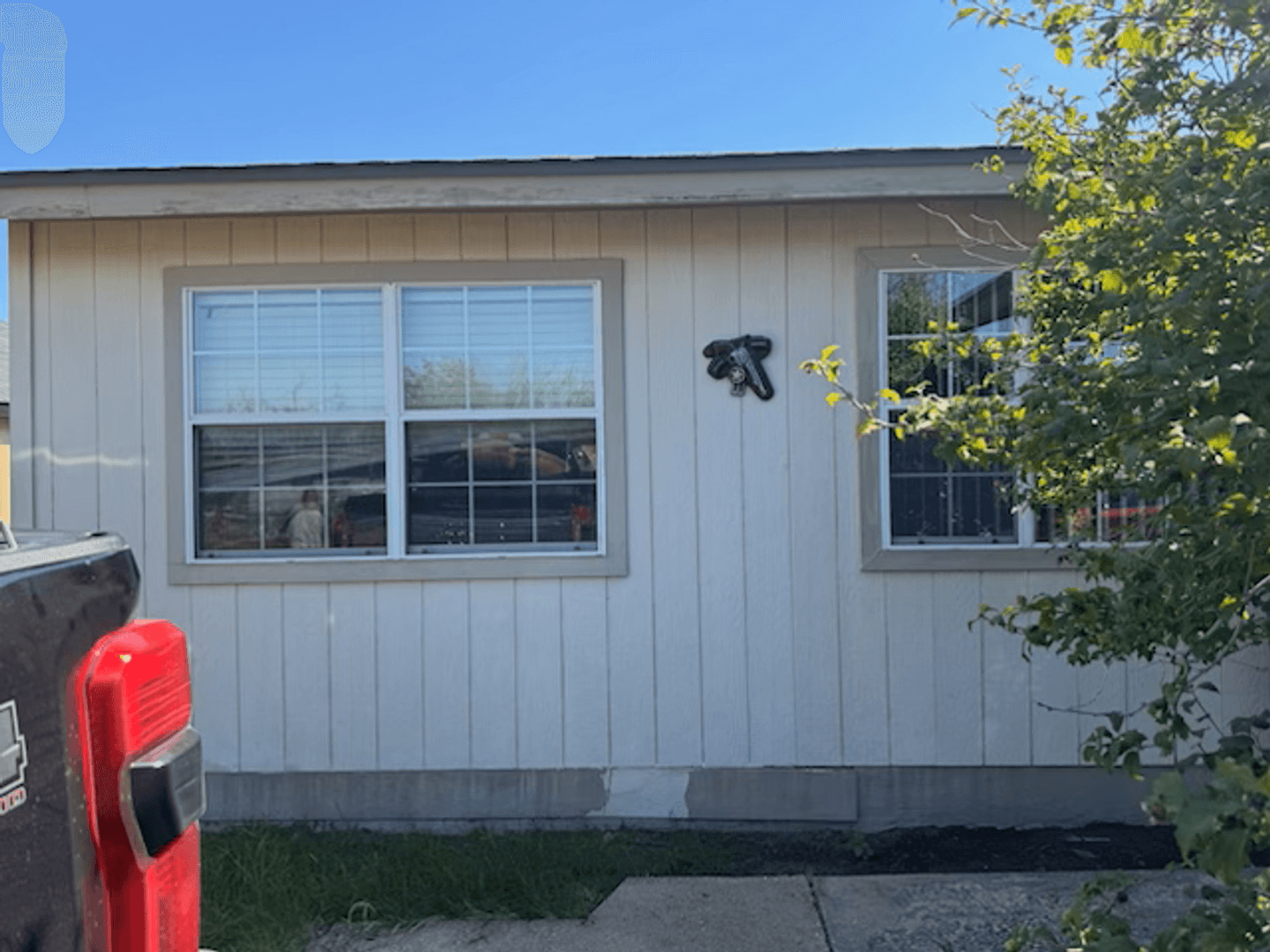 Hobbs House: 1828 N Breckon Drive