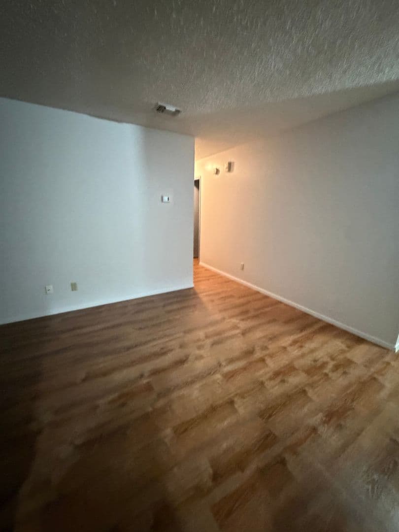 Hobbs Apartment: 616-716 Calle Sur