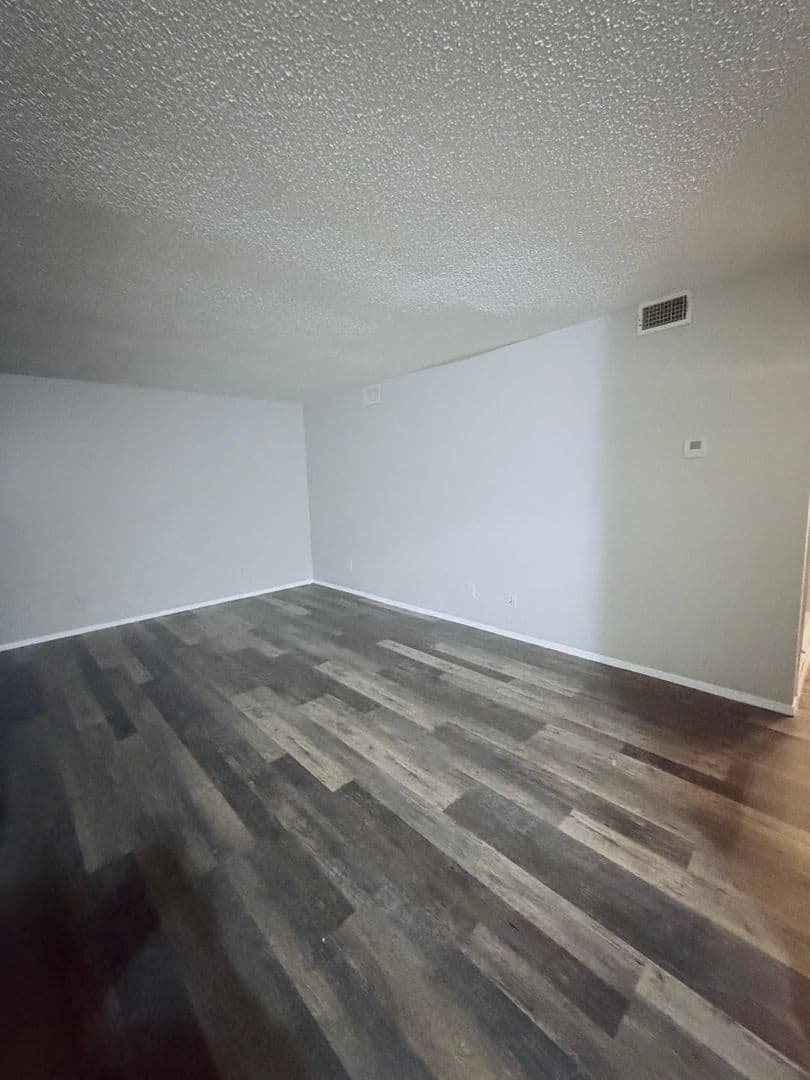 Hobbs Apartment: 616-716 Calle Sur