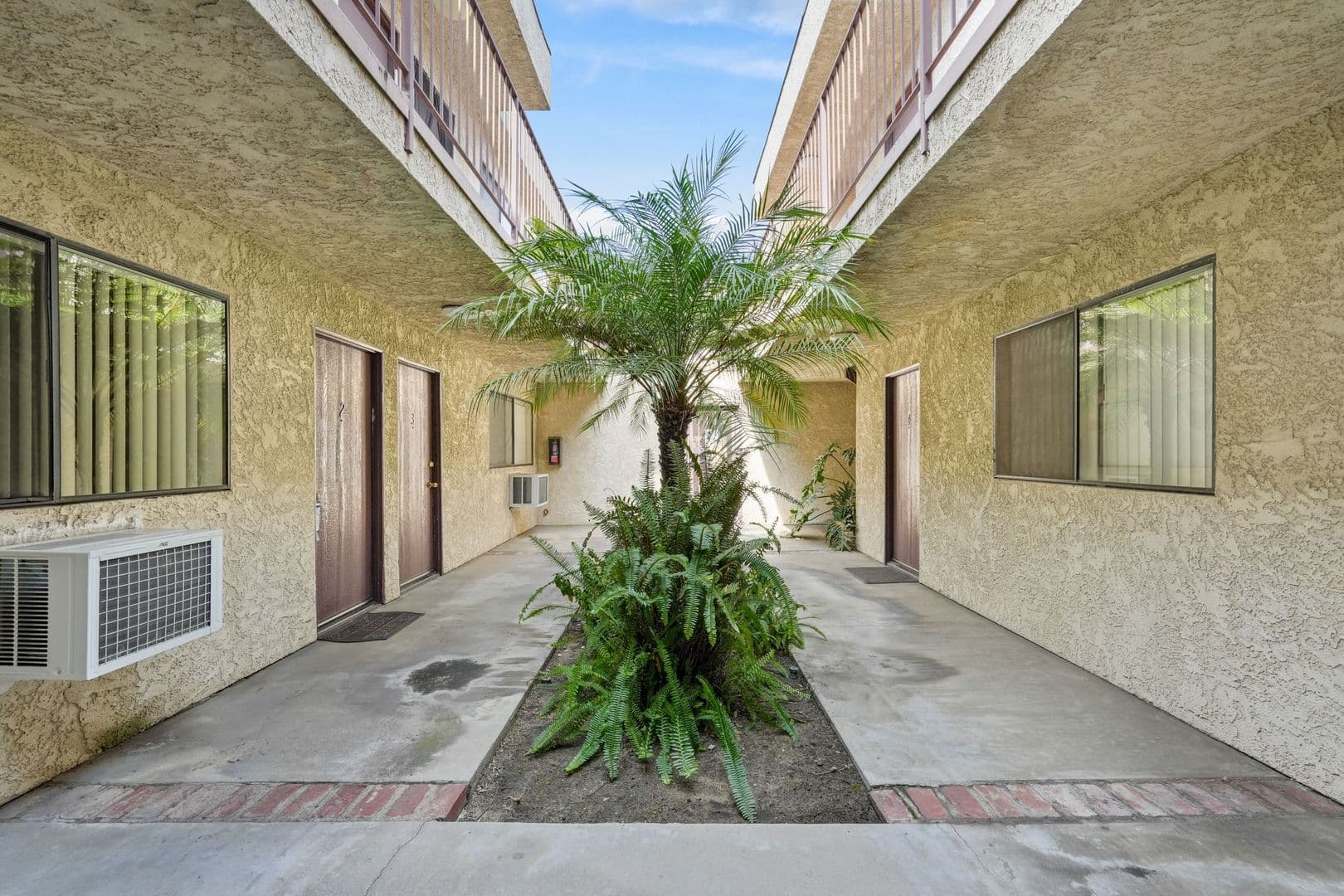 North Hollywood Apartment: 12603 Oxnard Street