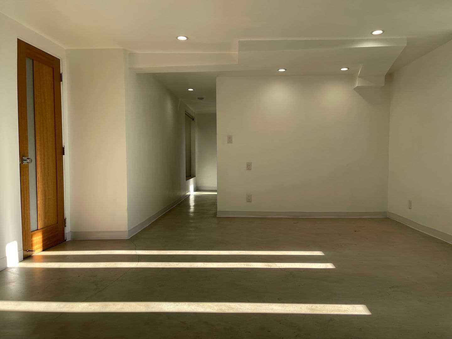 Los Angeles Apartment: 477-479 Nassau Avenue