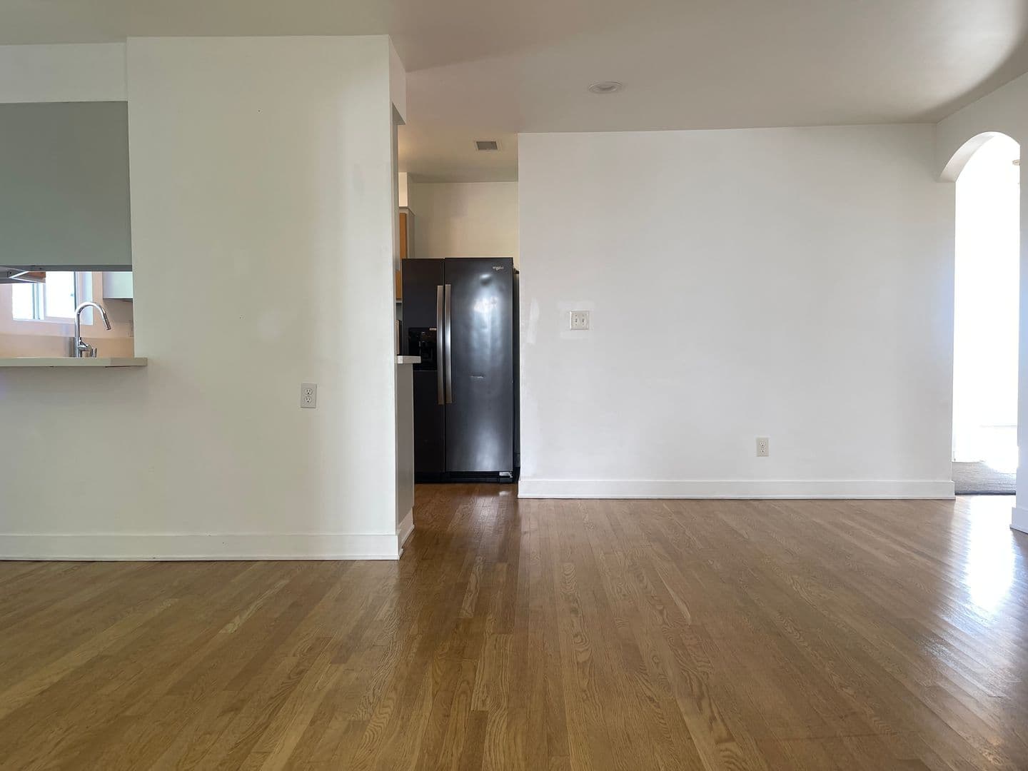 Los Angeles Apartment: 477-479 Nassau Avenue