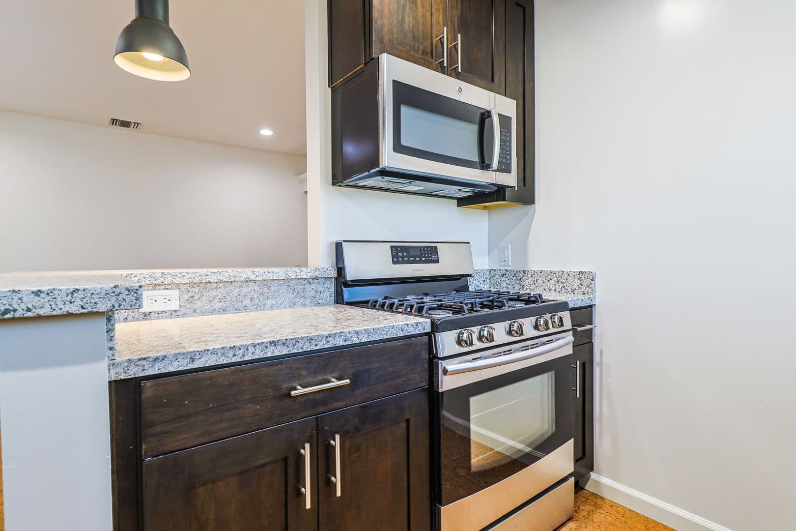 Burbank Apartment: 254-256 W. Tujunga Avenue