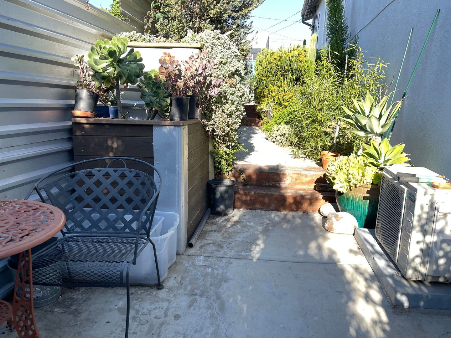 Los Angeles Apartment: 477-479 Nassau Avenue