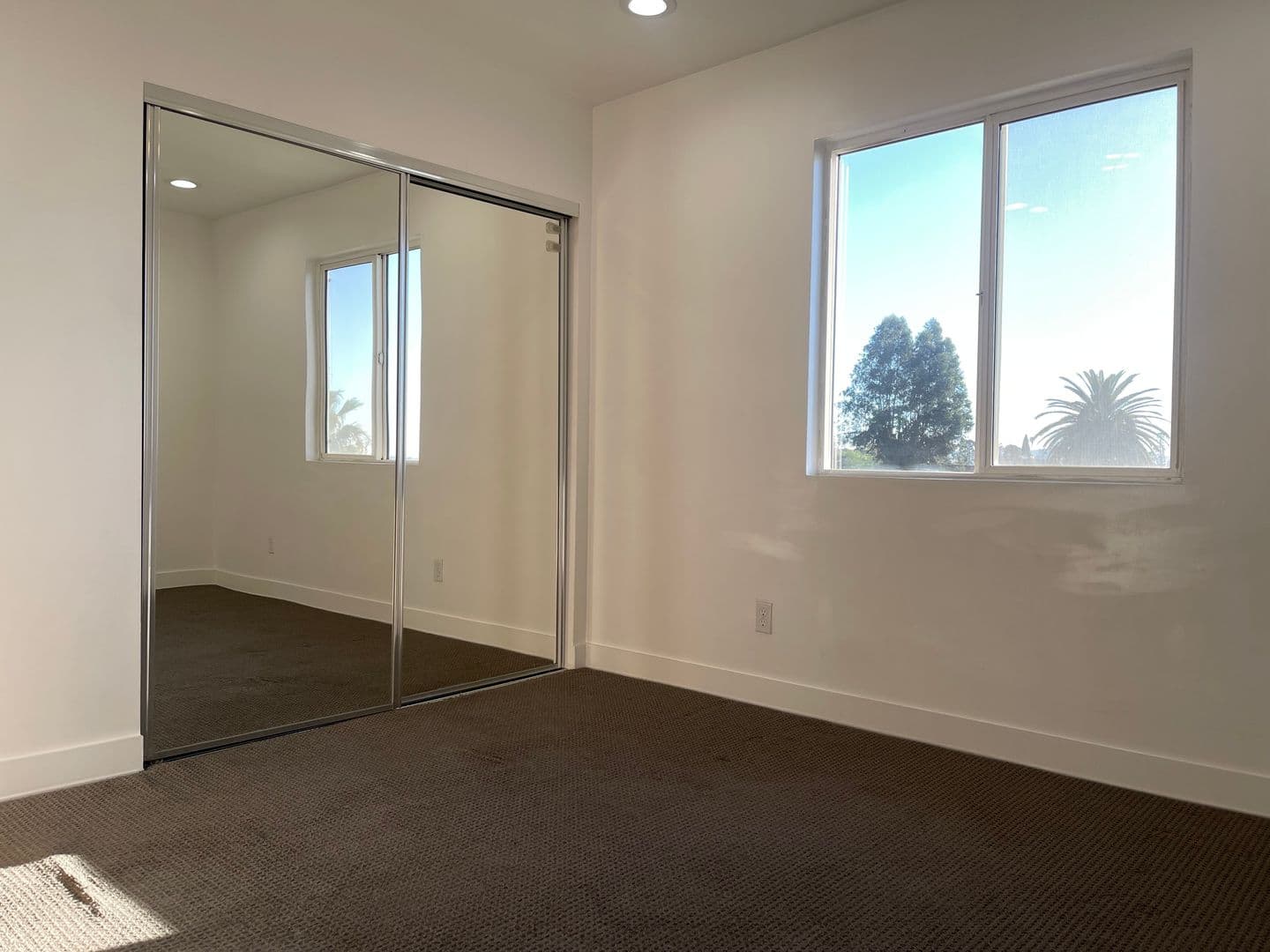 Los Angeles Apartment: 477-479 Nassau Avenue