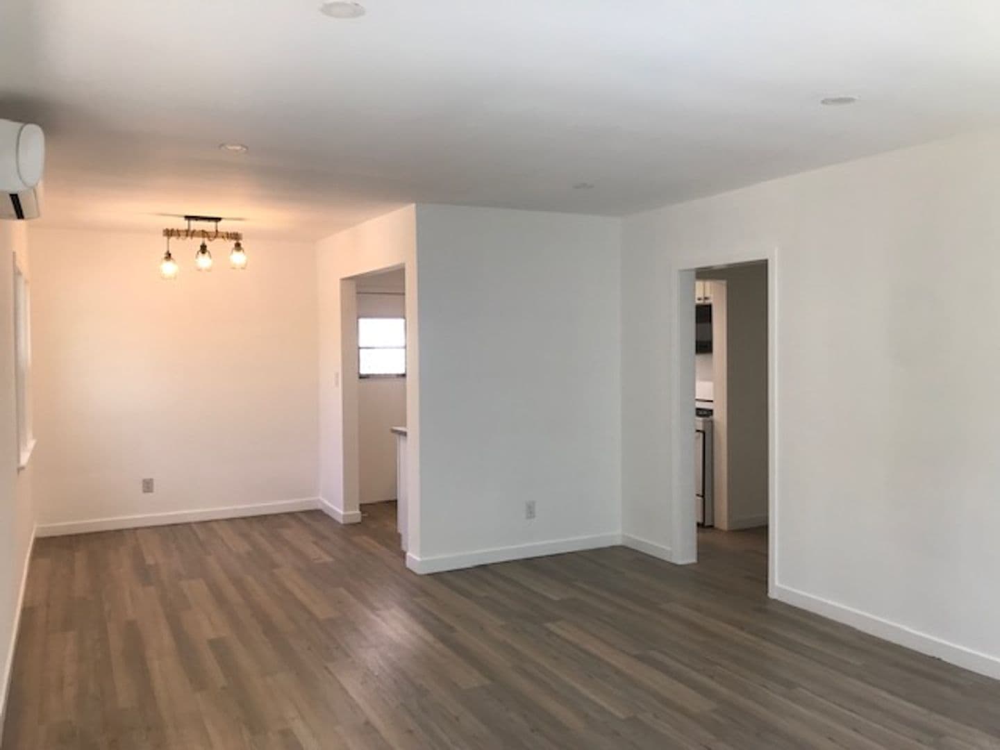 North Hollywood Apartment: 6932-6934 Agnes Avenue