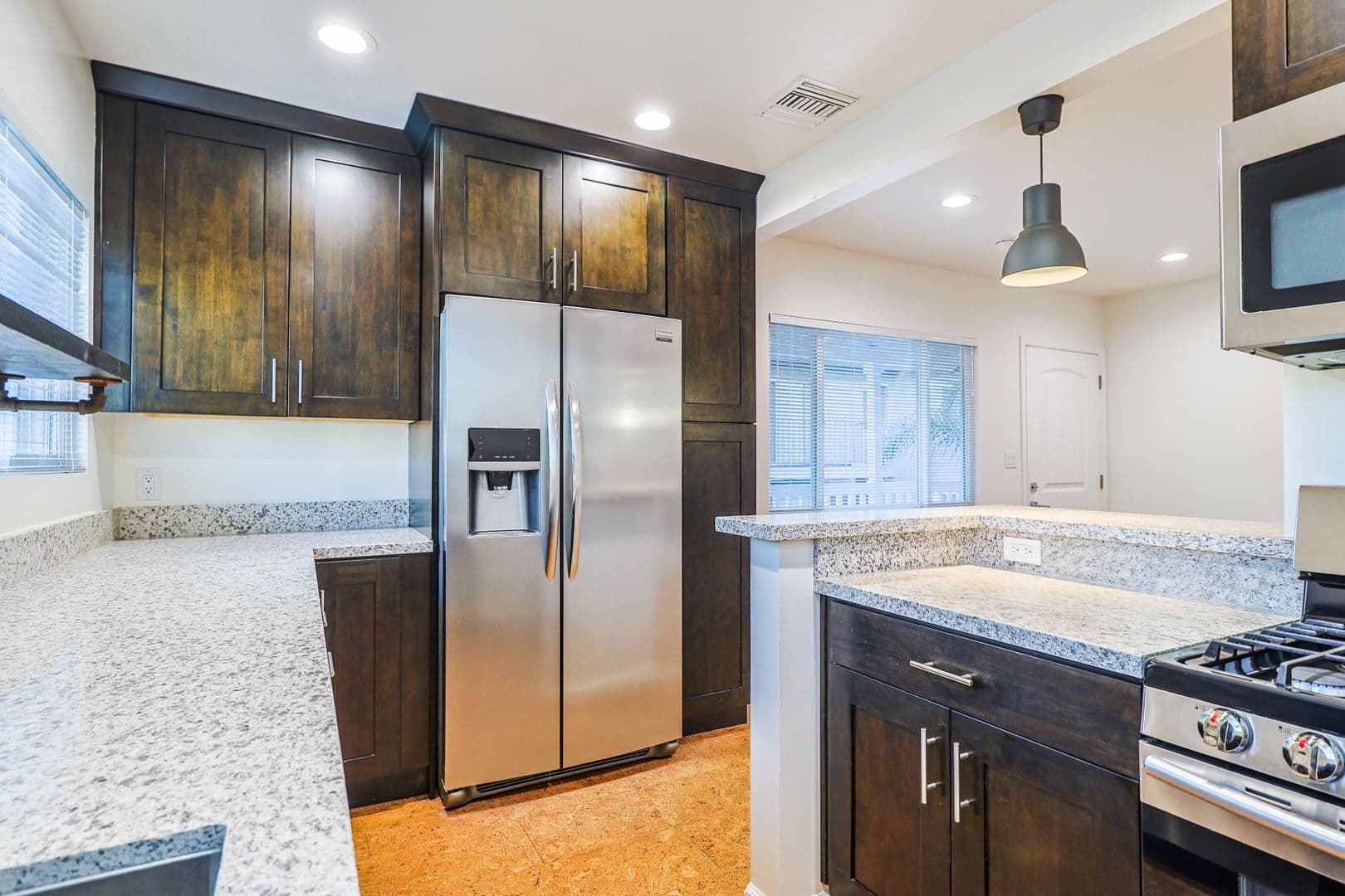 Burbank Apartment: 254-256 W. Tujunga Avenue