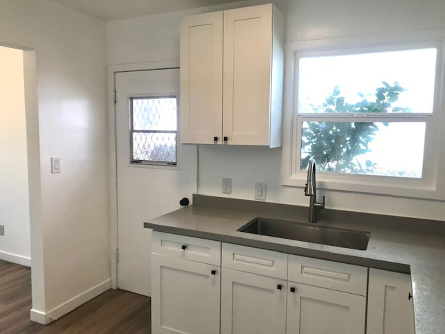 North Hollywood Apartment: 6932-6934 Agnes Avenue