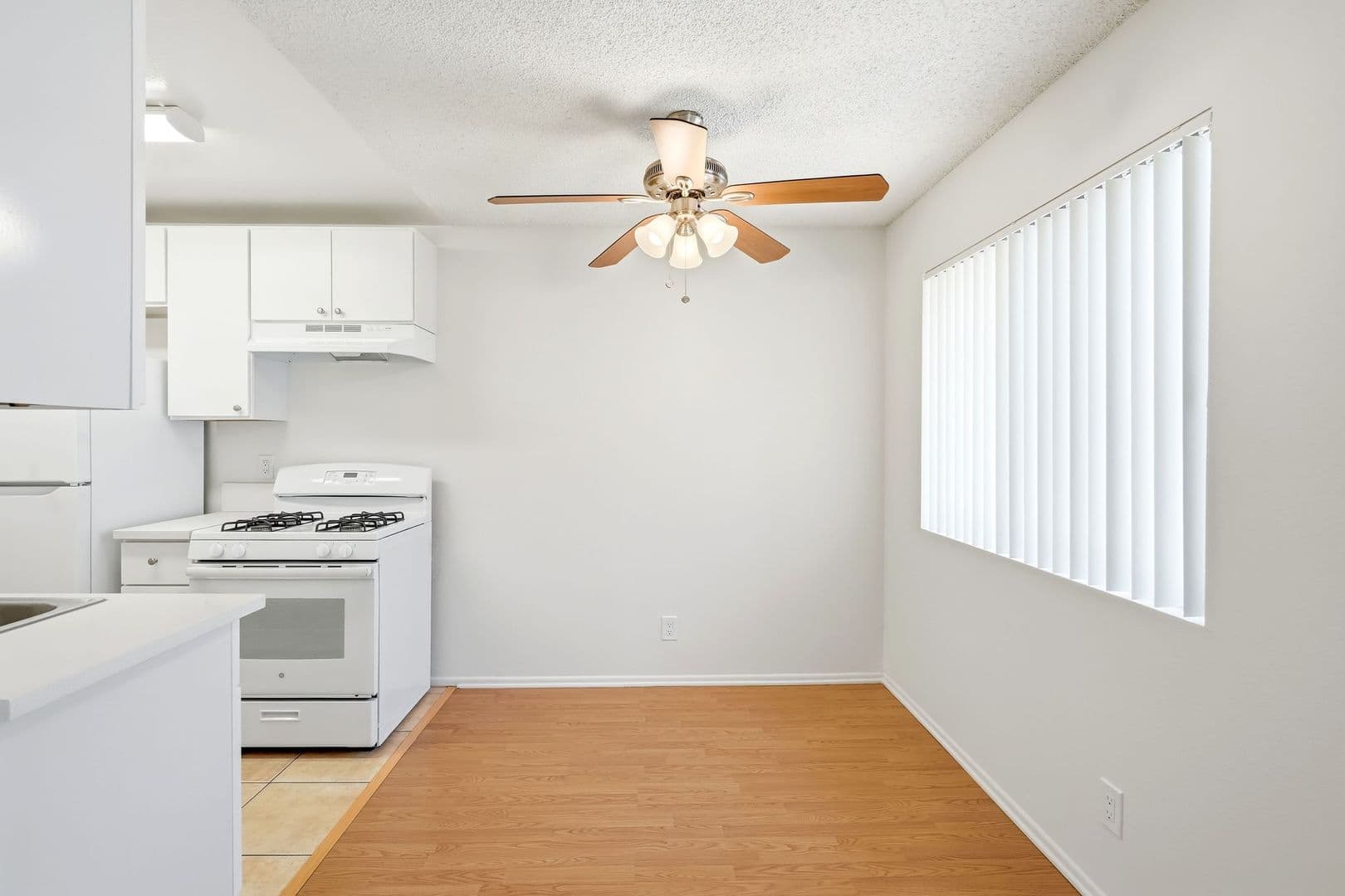 North Hollywood Apartment: 10845 Camarillo Street
