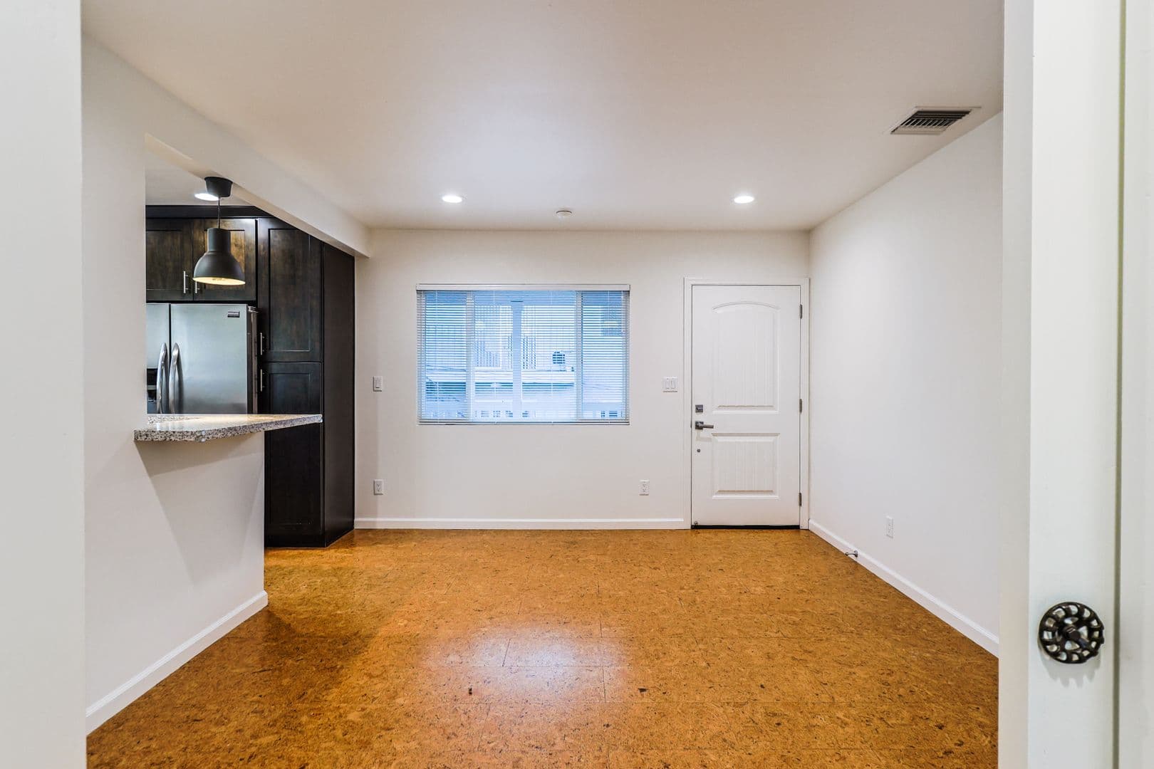 Burbank Apartment: 254-256 W. Tujunga Avenue