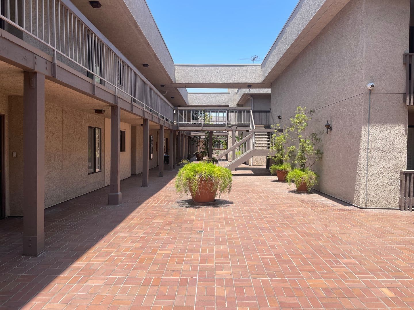 Sherman Oaks House: 15215 Magnolia Blvd. #118