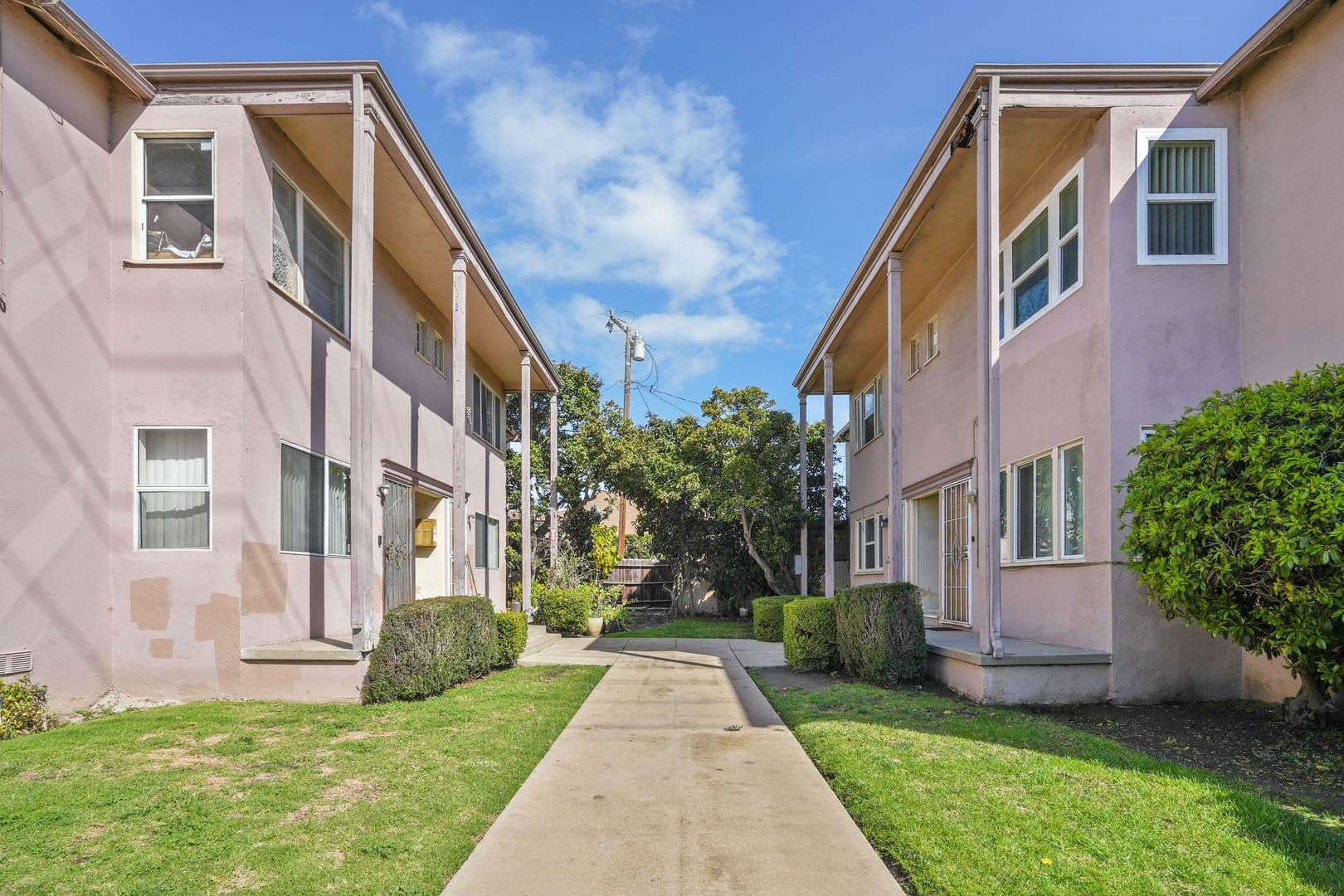 Los Angeles Apartment: 3980-88 Centinela Avenue