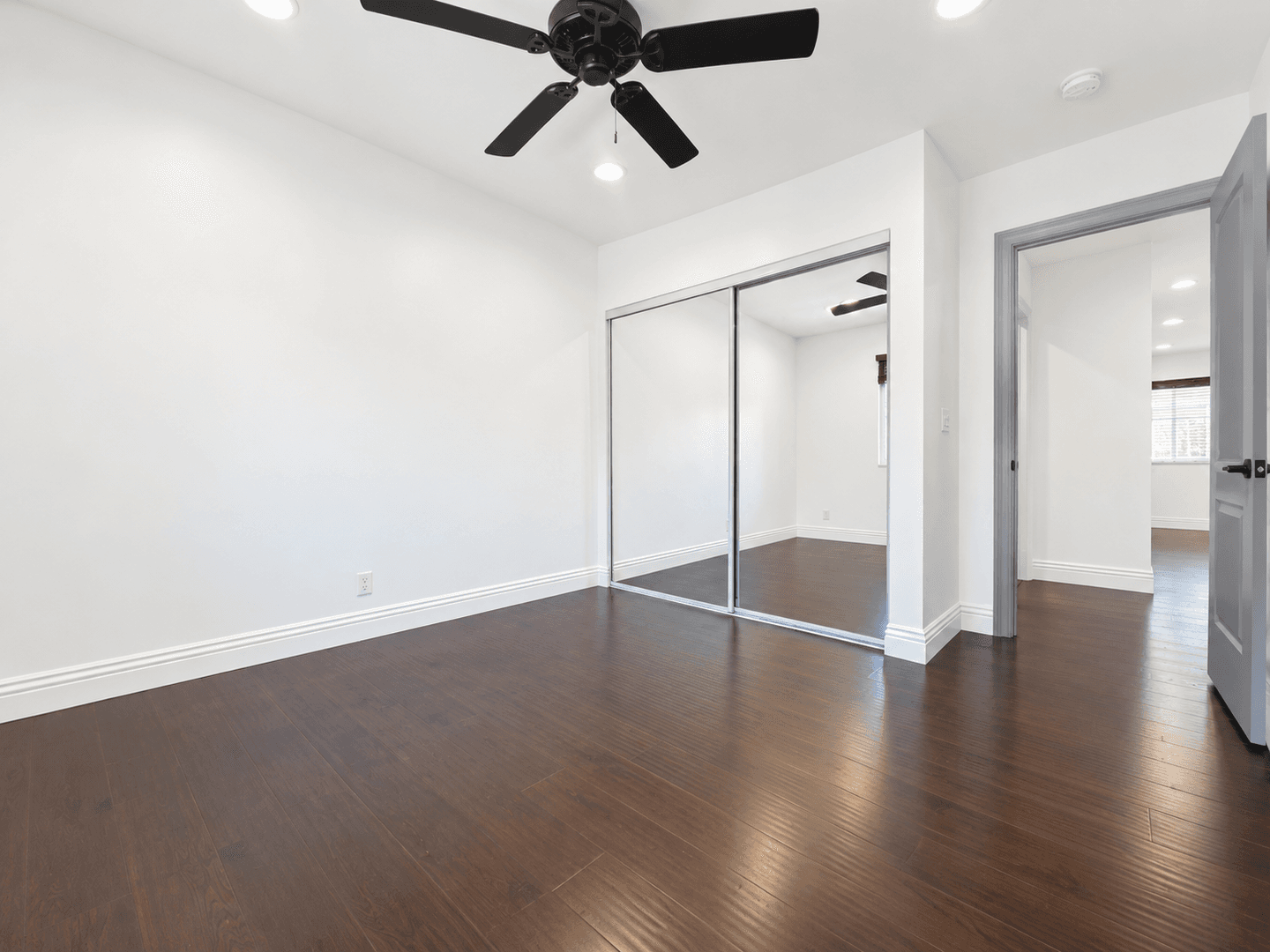 North Hollywood Apartment: 5513 Fulcher Avenue