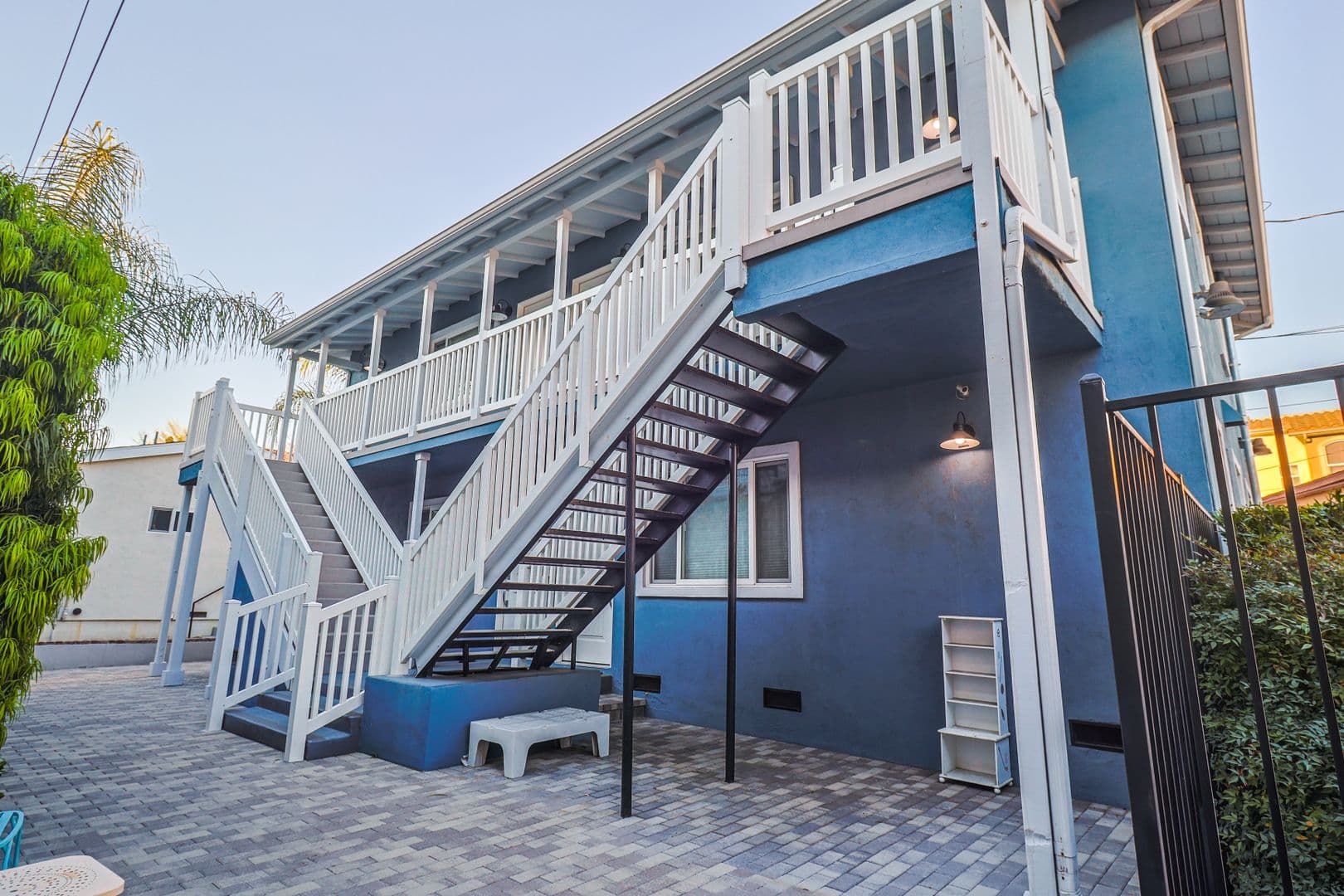 Burbank Apartment: 254-256 W. Tujunga Avenue