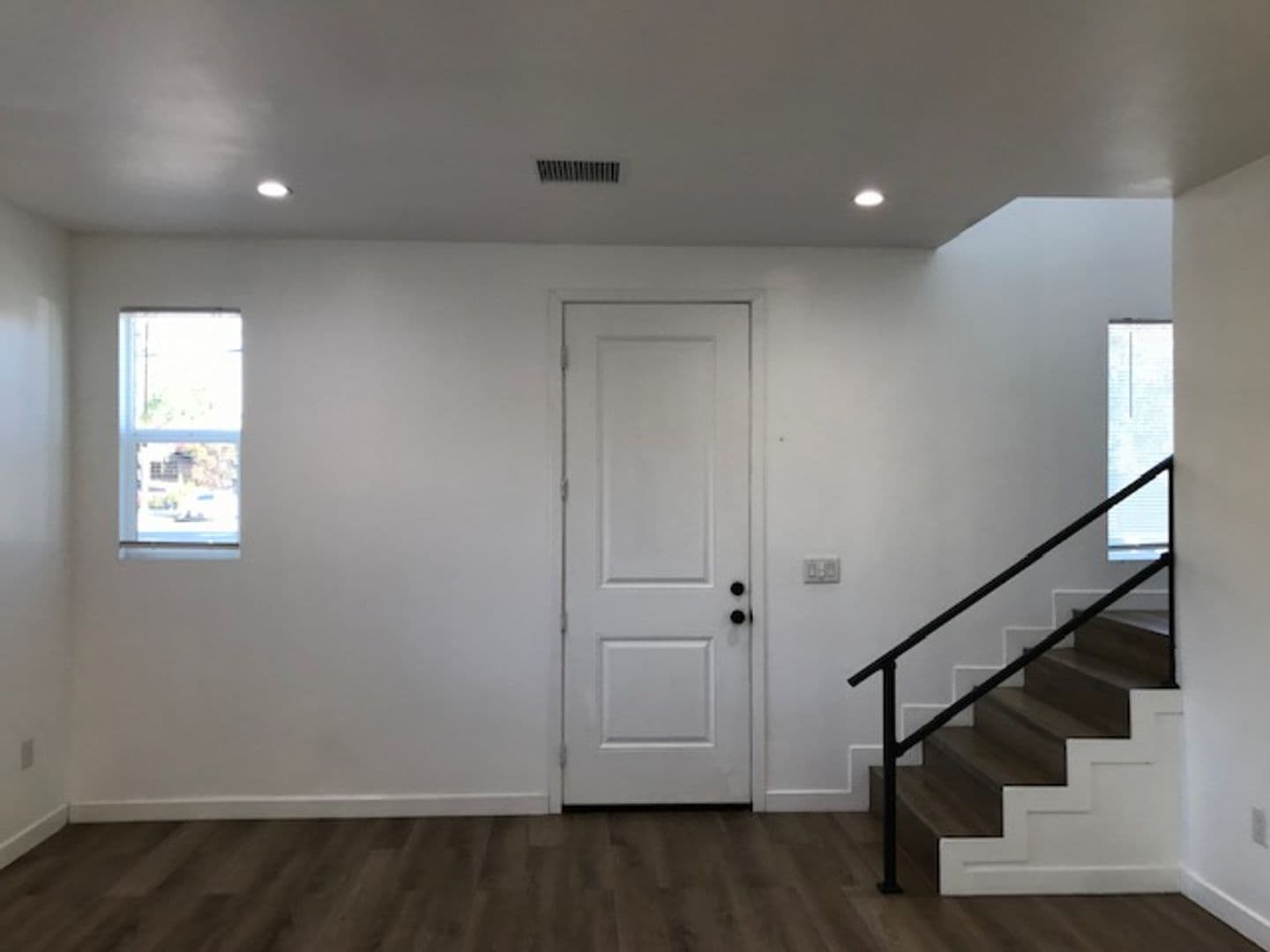 San Fernando Apartment: 710 Hollister Street