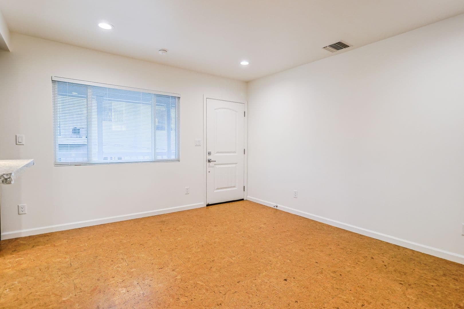 Burbank Apartment: 254-256 W. Tujunga Avenue