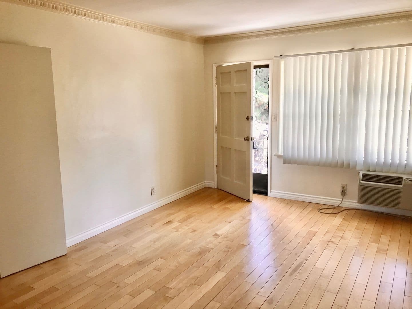 Studio City Apartment: 12125-29 Valleyheart Dr.