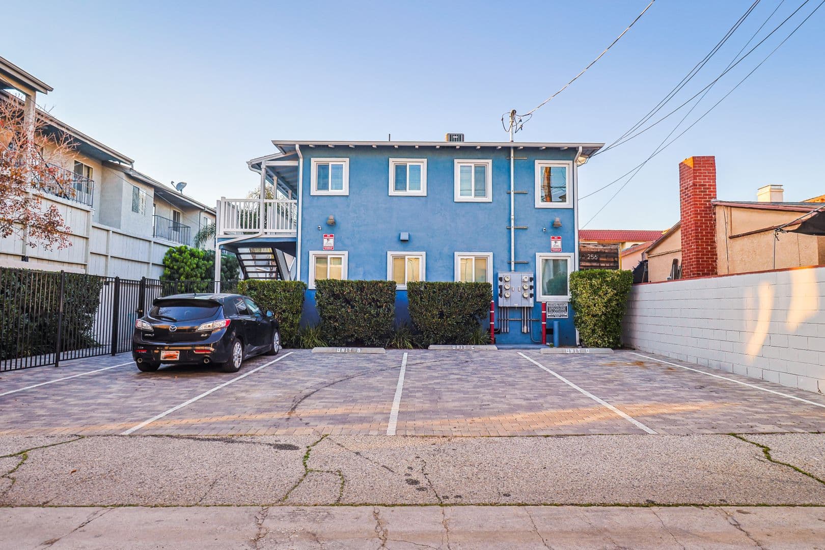 Burbank Apartment: 254-256 W. Tujunga Avenue