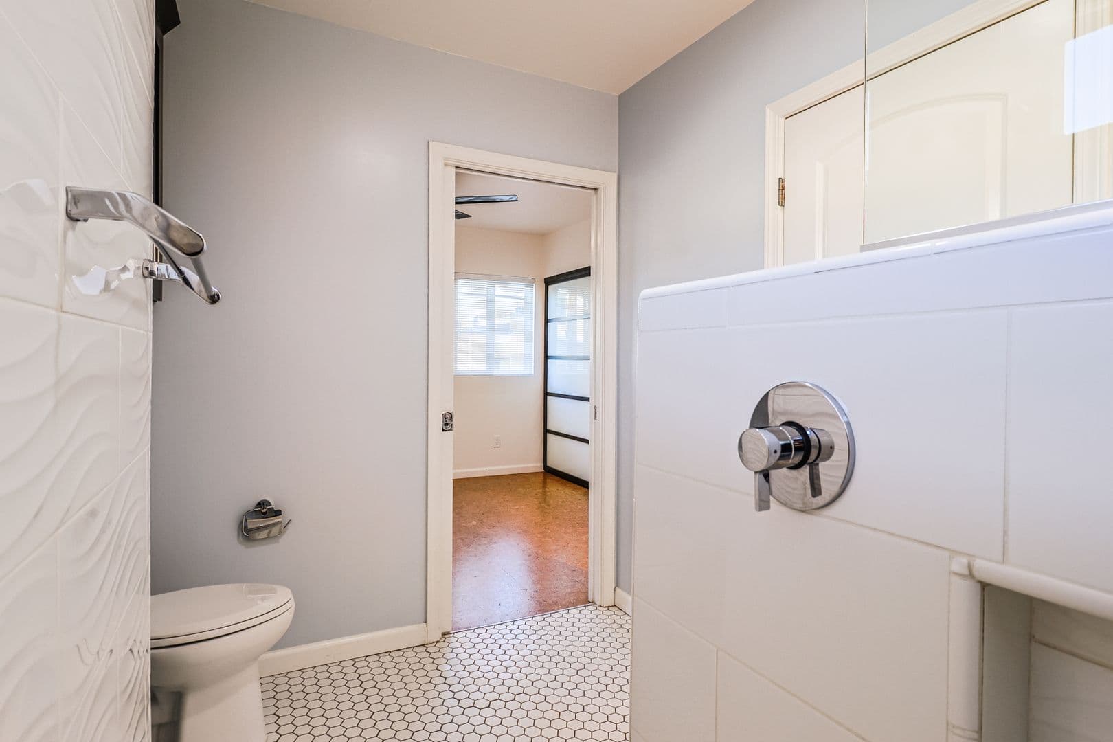 Burbank Apartment: 254-256 W. Tujunga Avenue