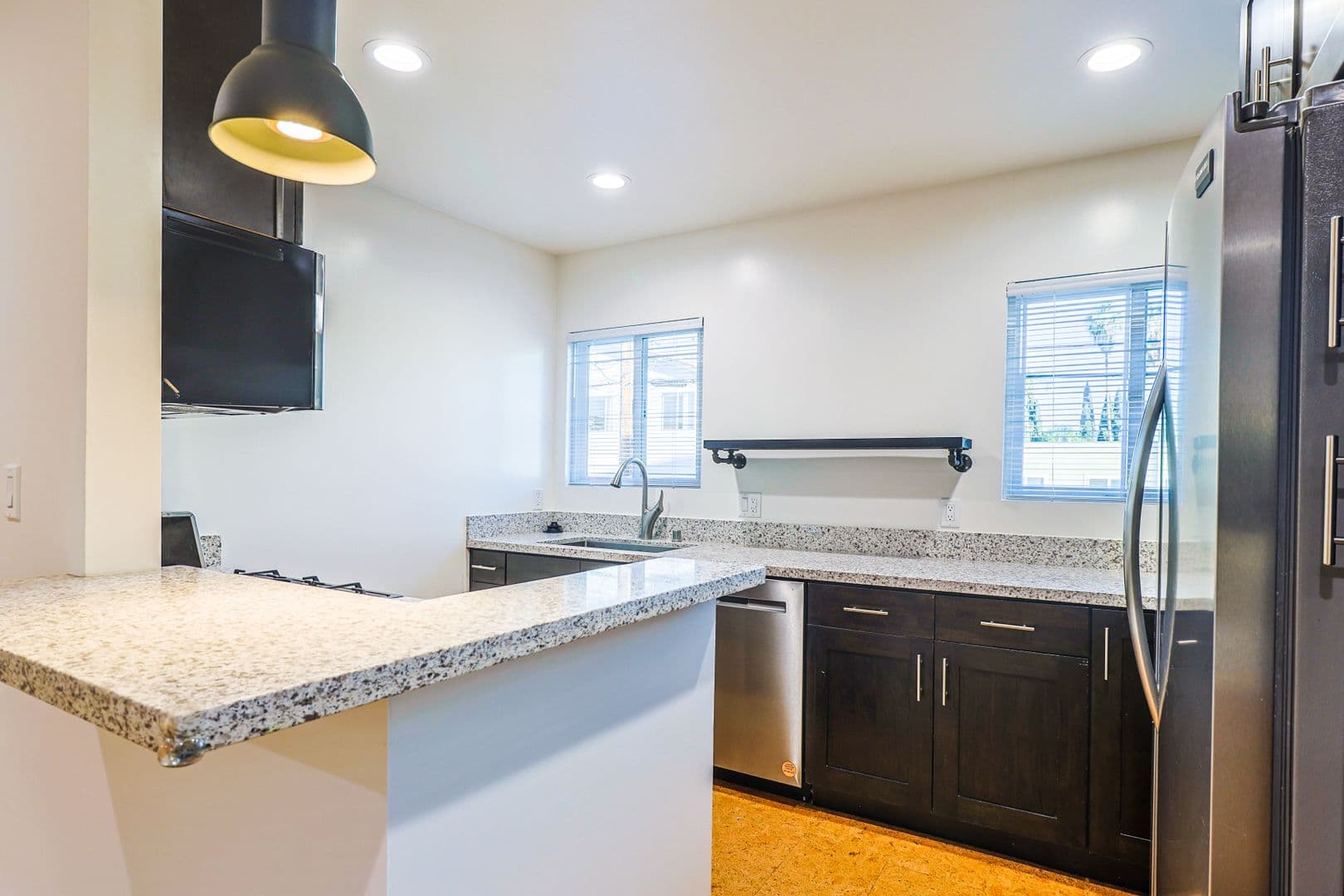 Burbank Apartment: 254-256 W. Tujunga Avenue