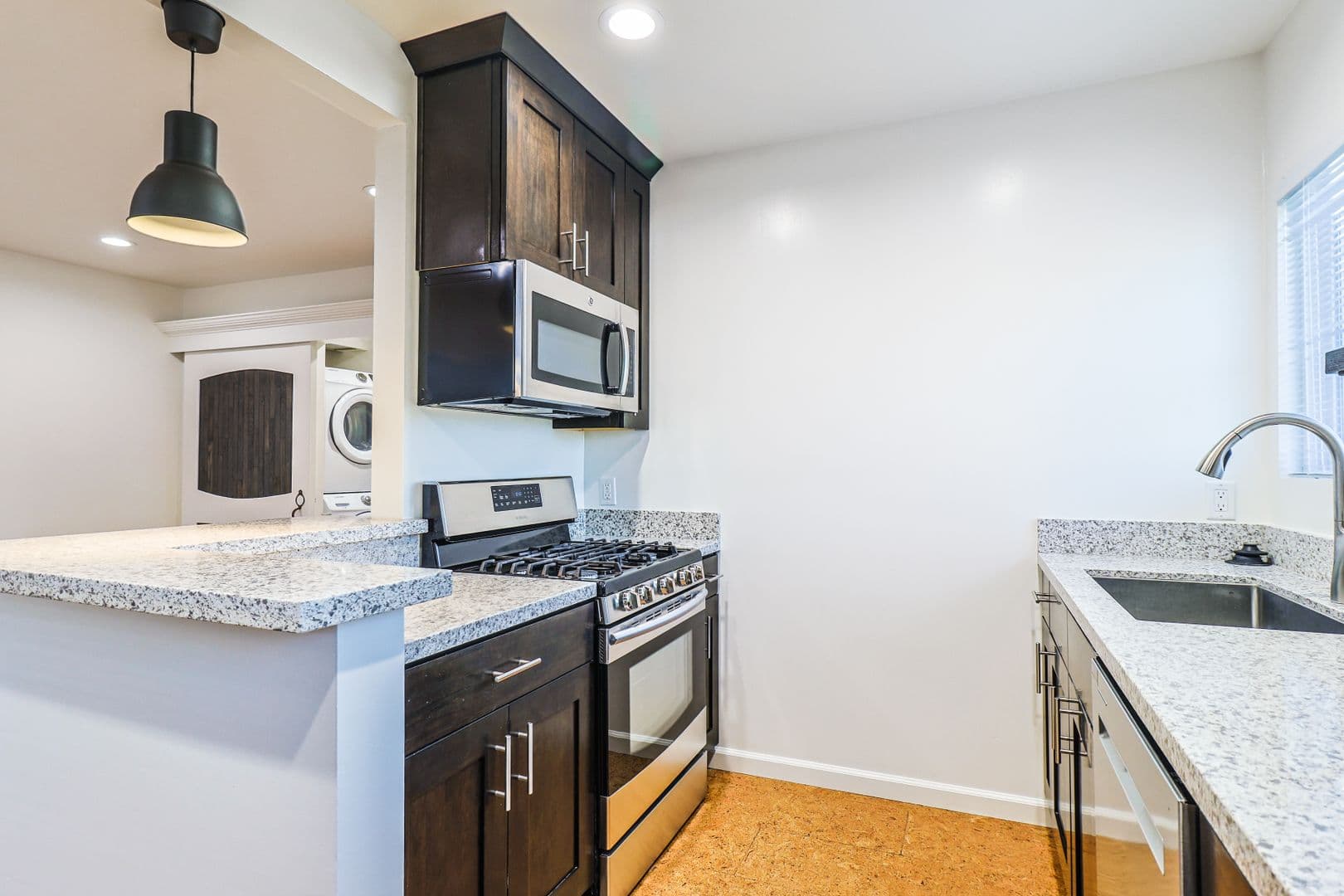 Burbank Apartment: 254-256 W. Tujunga Avenue