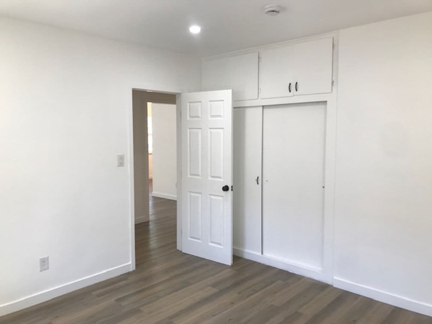 North Hollywood Apartment: 6932-6934 Agnes Avenue