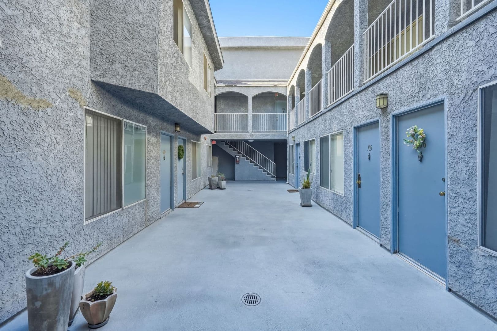 North Hollywood Apartment: 10845 Camarillo Street