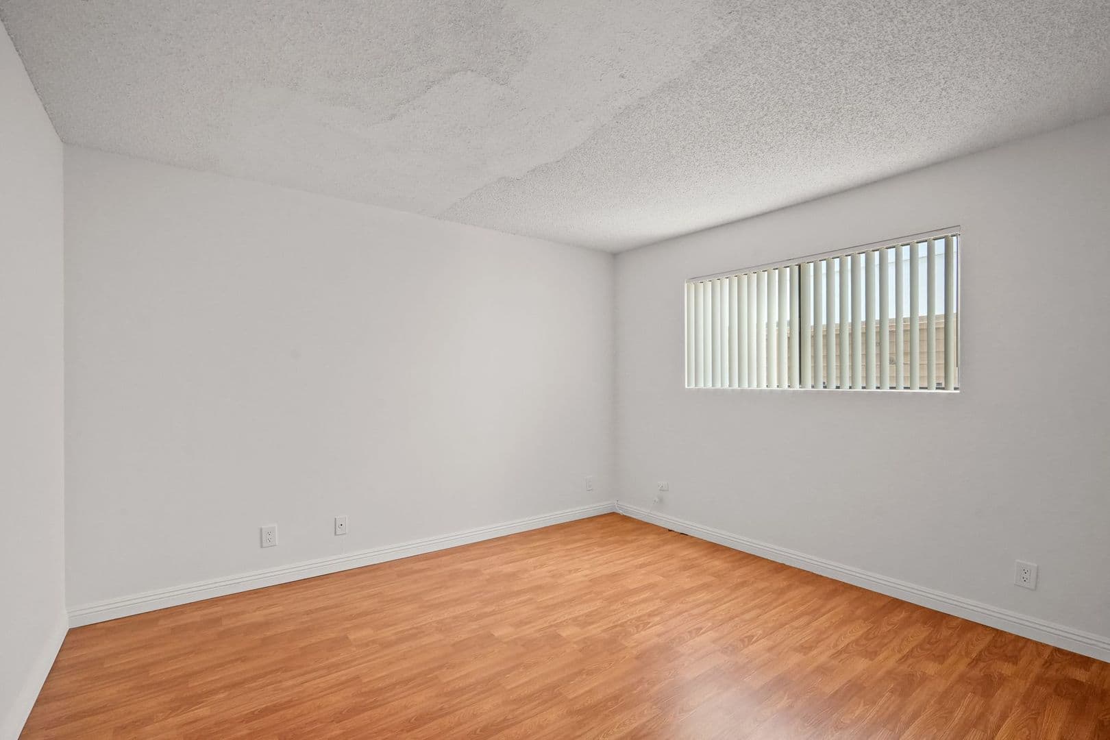 North Hollywood Apartment: 12603 Oxnard Street