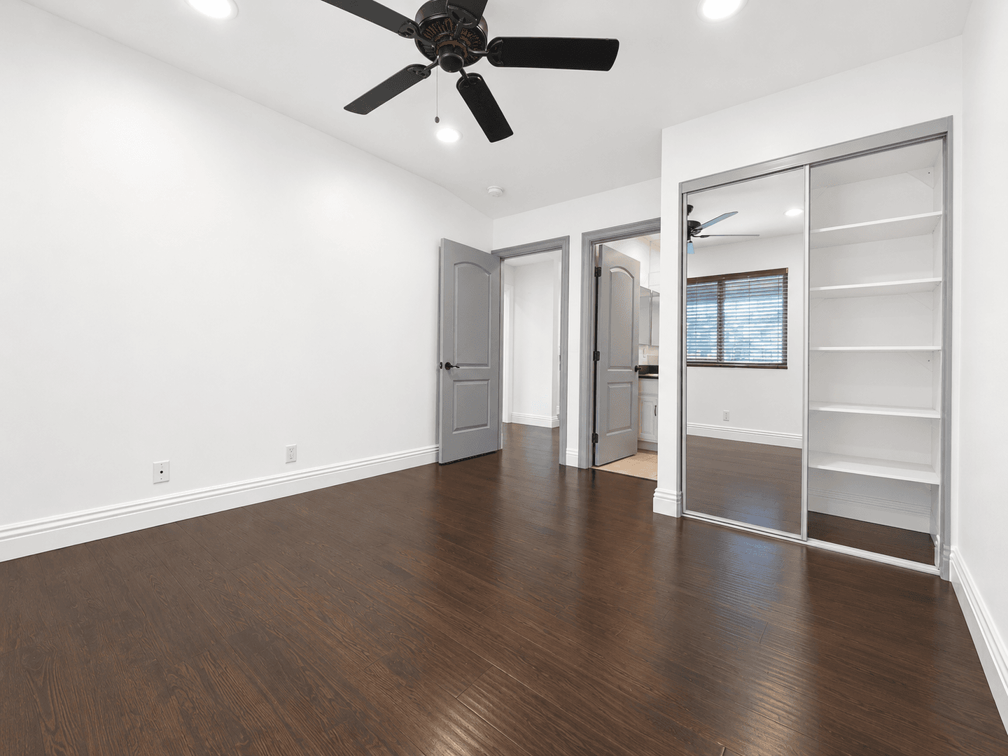 North Hollywood Apartment: 5513 Fulcher Avenue
