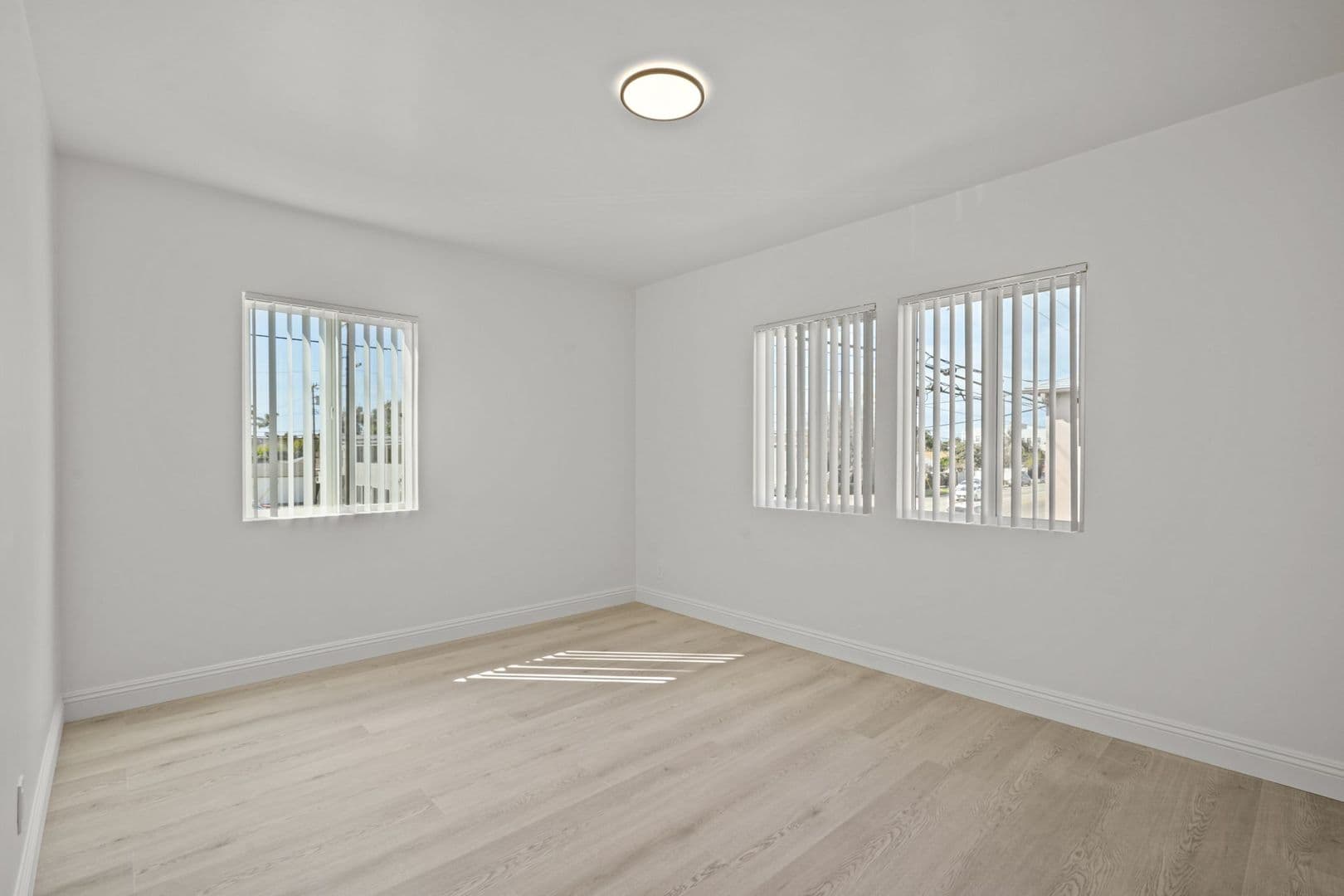 Los Angeles Apartment: 3980-88 Centinela Avenue