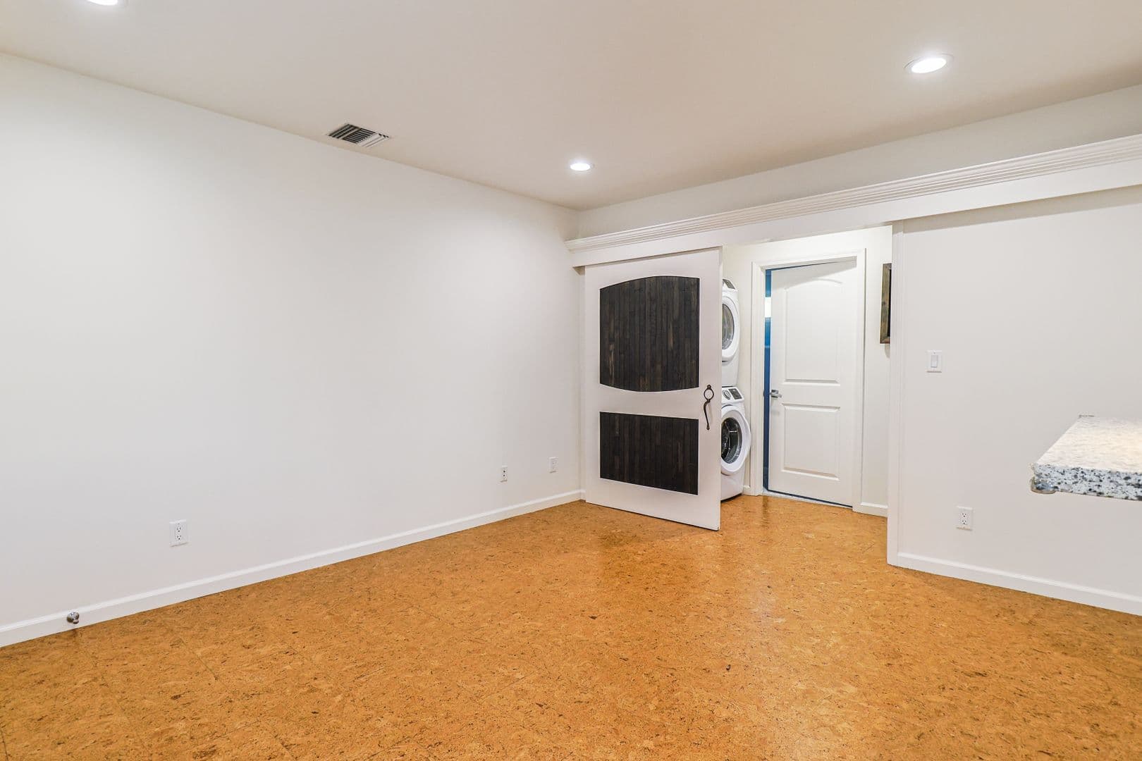 Burbank Apartment: 254-256 W. Tujunga Avenue