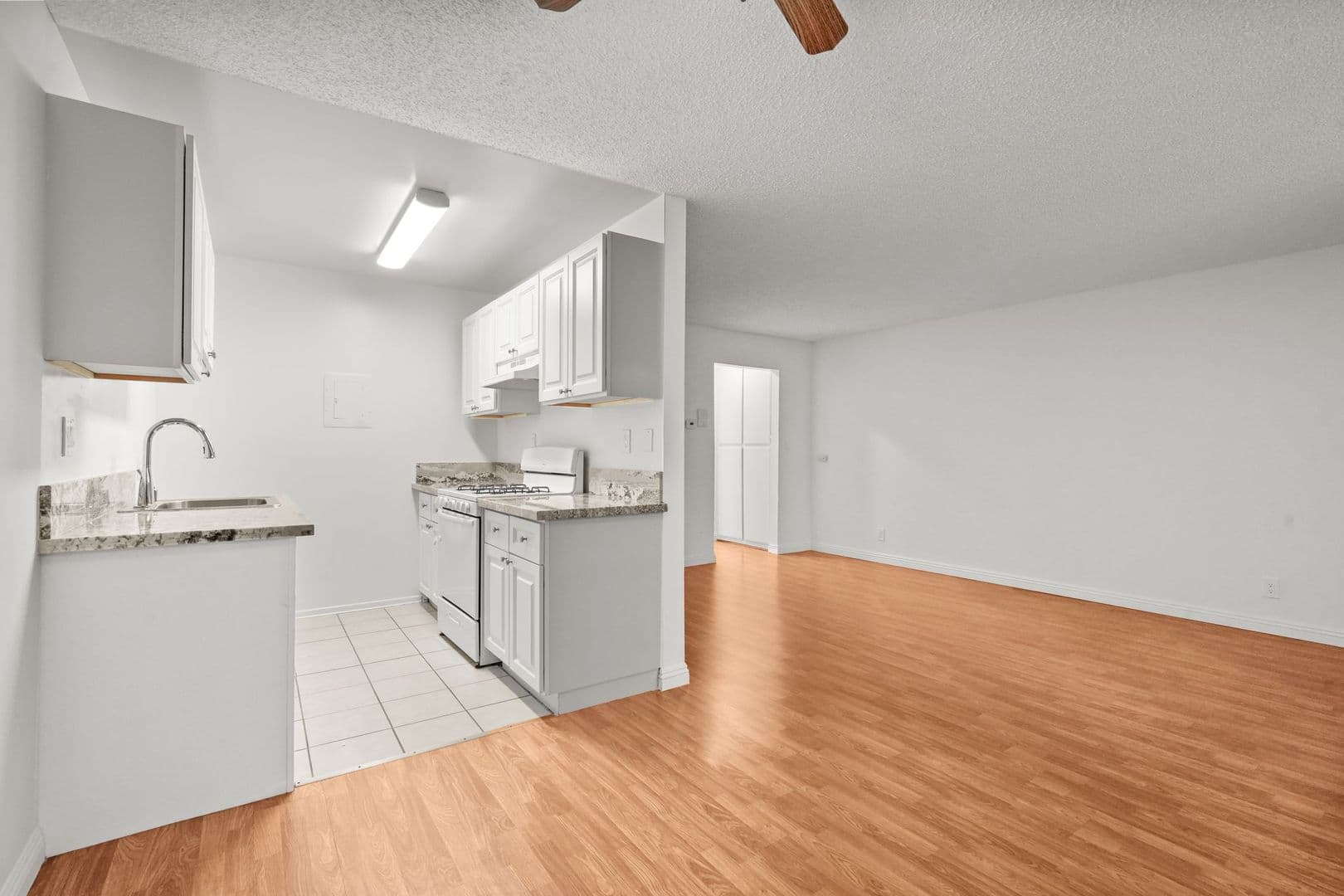North Hollywood Apartment: 12603 Oxnard Street