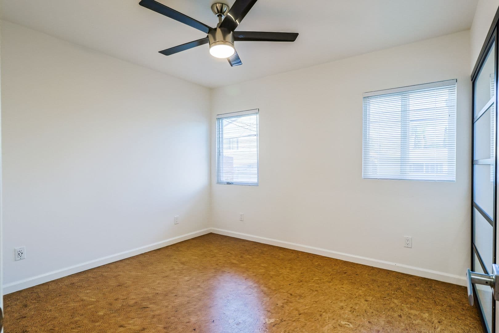 Burbank Apartment: 254-256 W. Tujunga Avenue