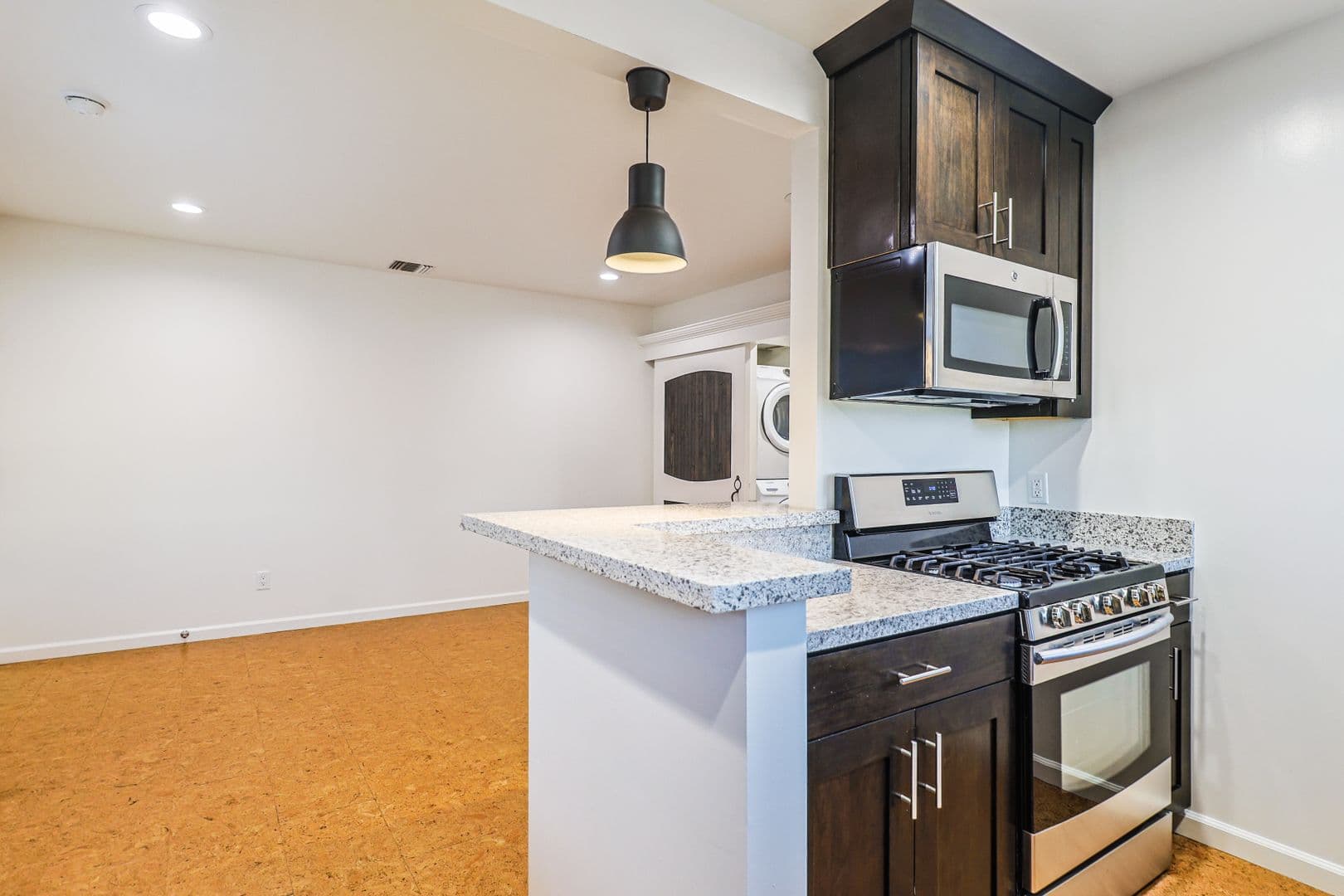 Burbank Apartment: 254-256 W. Tujunga Avenue
