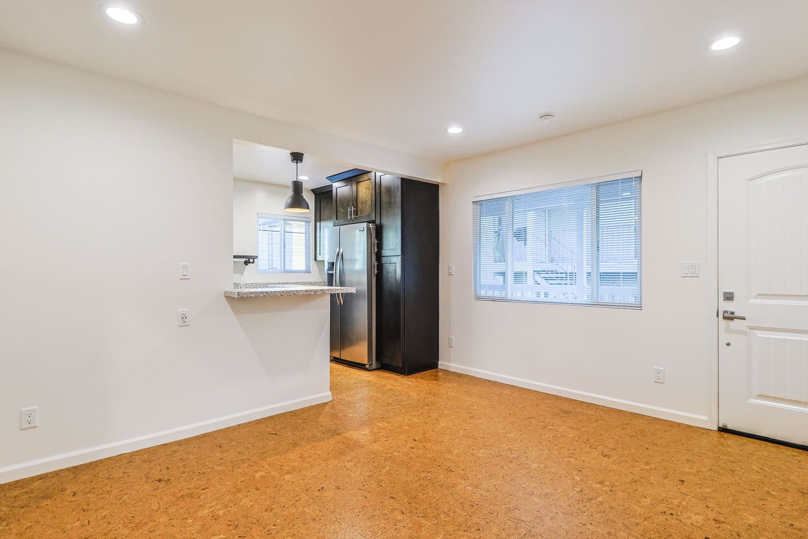 Burbank Apartment: 254-256 W. Tujunga Avenue