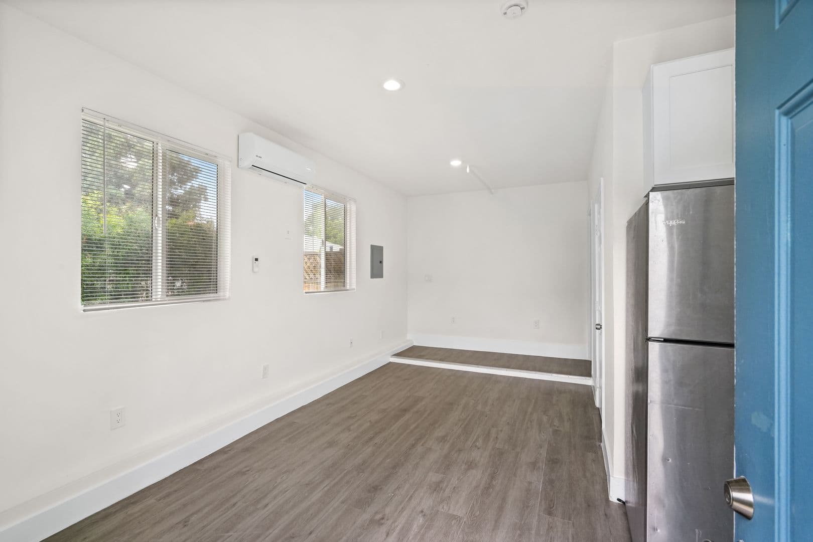 North Hollywood Apartment: 5905 Whitnall Hwy.