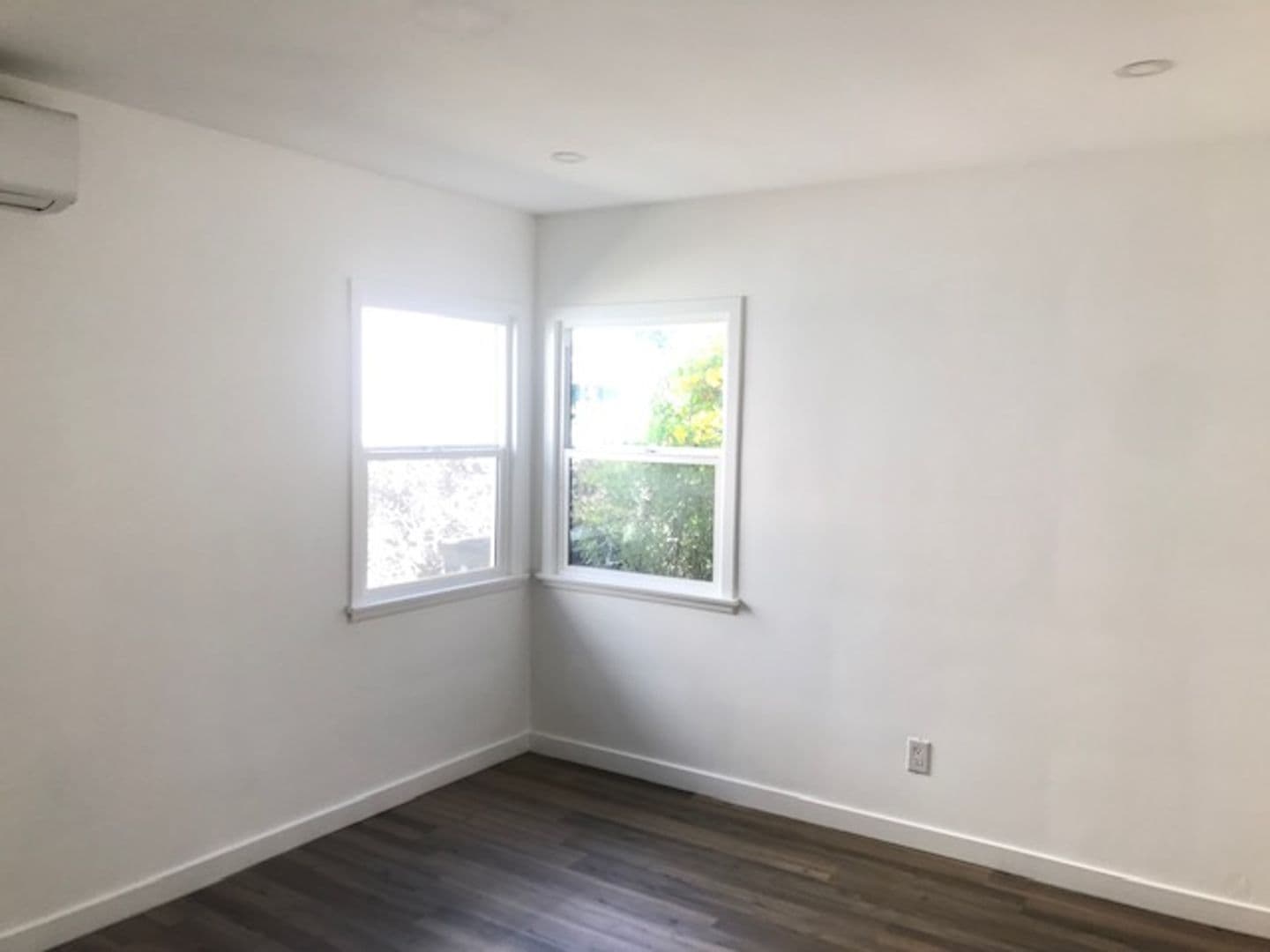North Hollywood Apartment: 6932-6934 Agnes Avenue