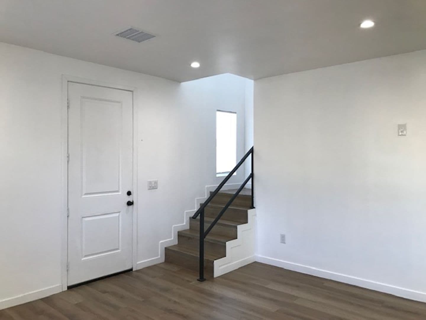 San Fernando Apartment: 710 Hollister Street