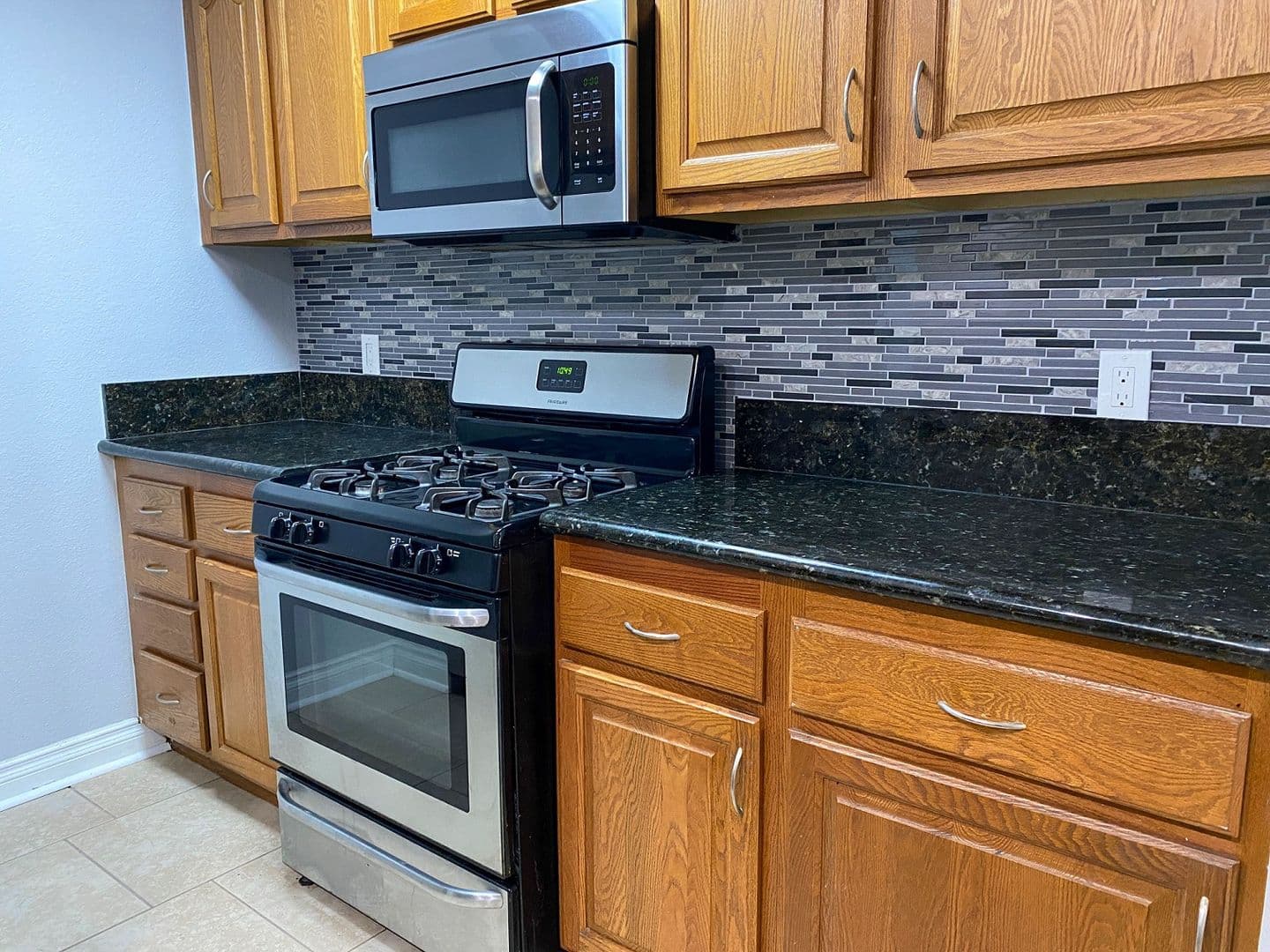 North Hollywood Apartment: 5513 Fulcher Avenue
