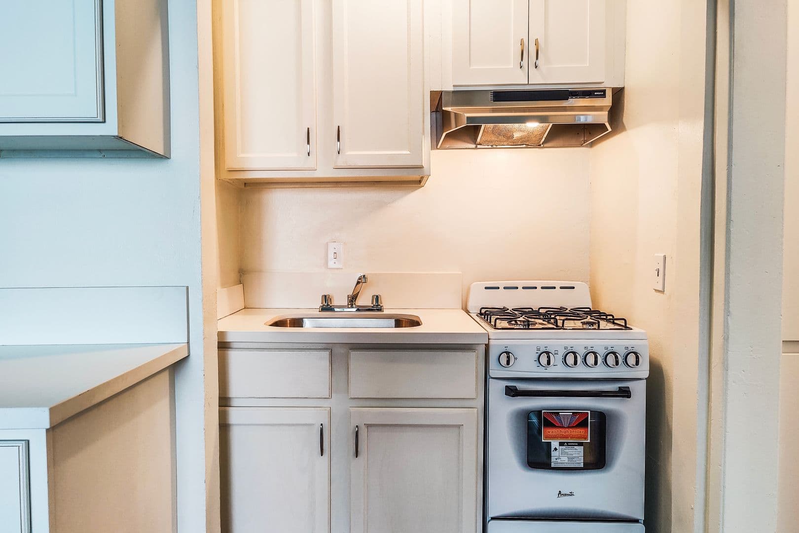 Van Nuys Apartment: 15733 Vanowen Street